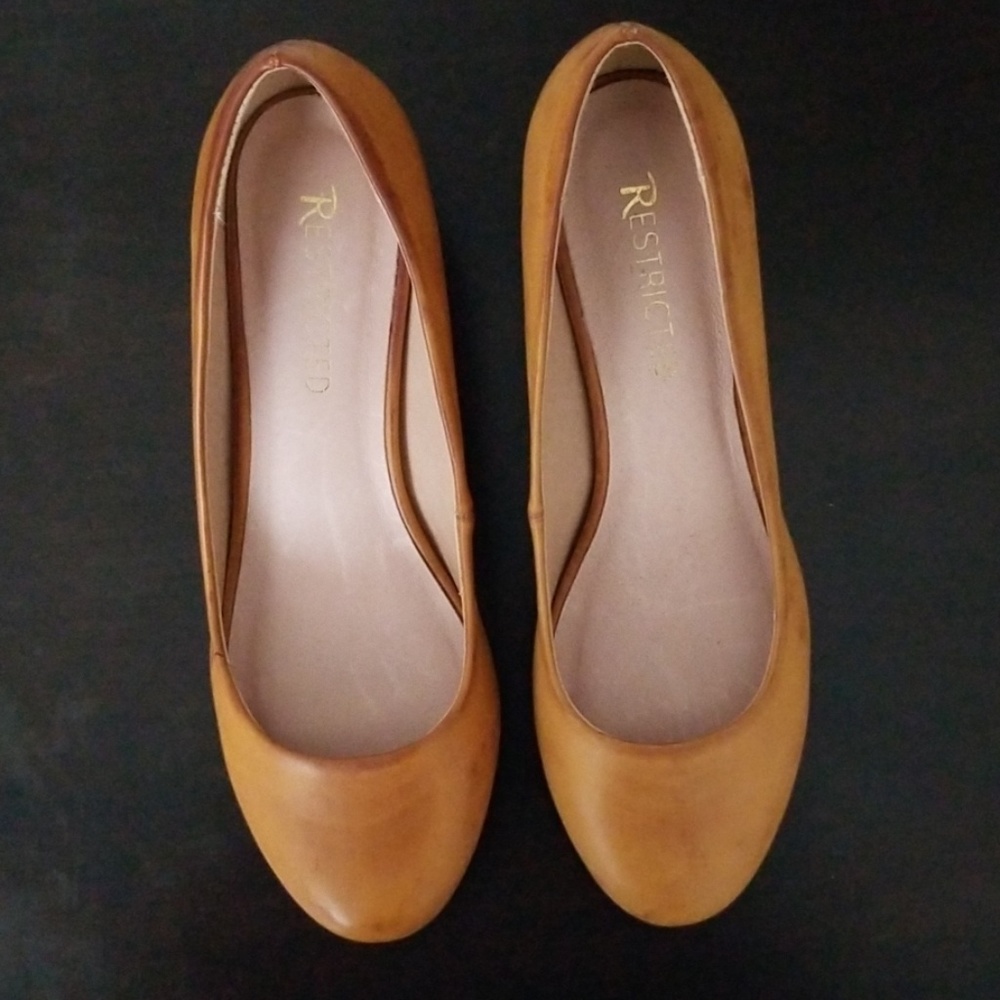Camel color pumps